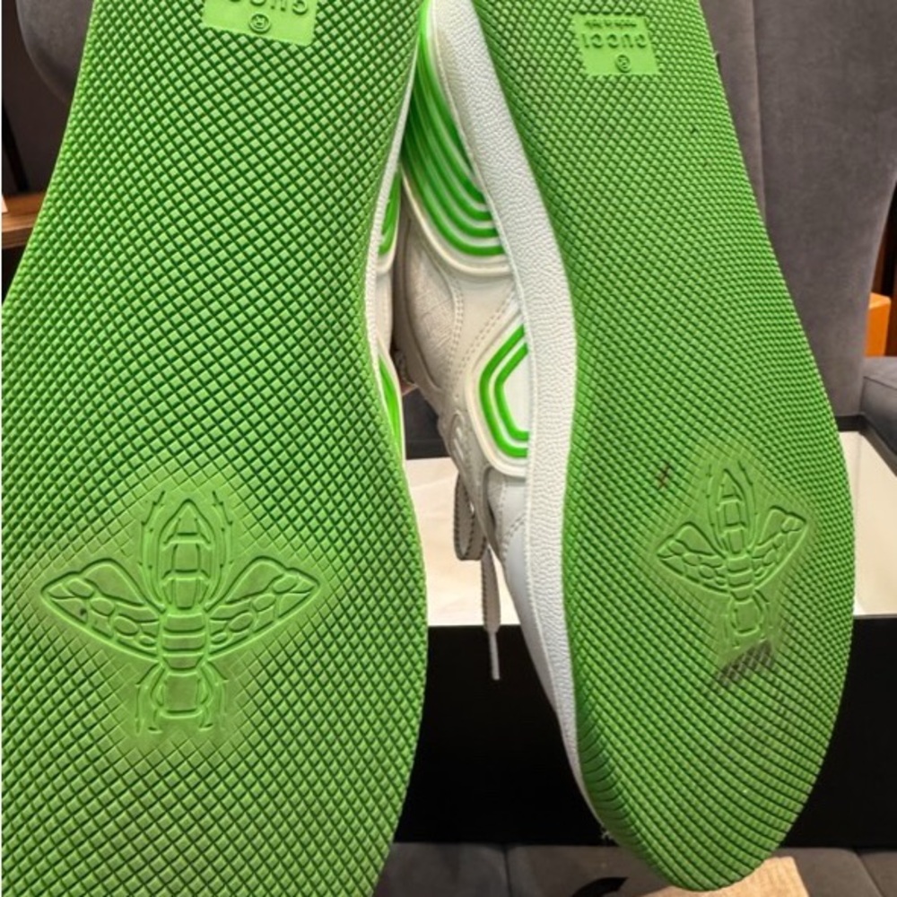 Gucci GG Supreme Basket Sneakers - Picture 5 of 15